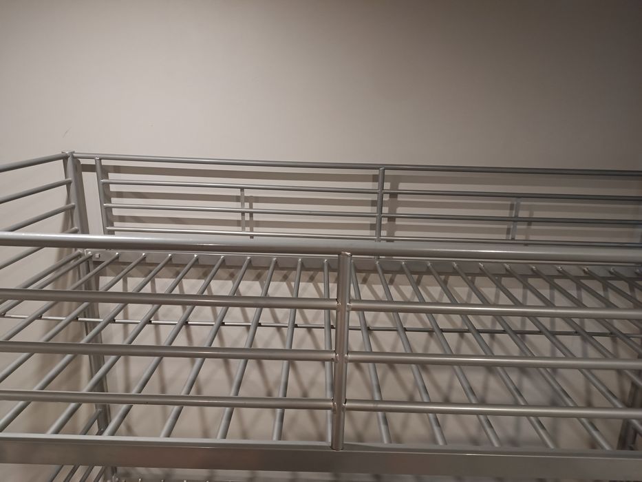 Łóżko piętrowe metalowe