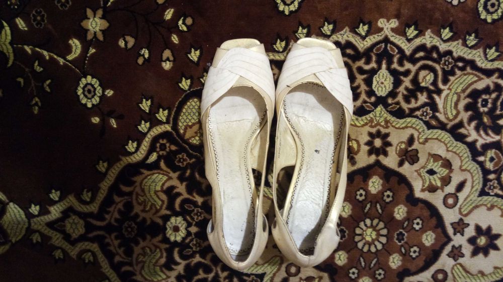 Бежевые кожаные женские туфли 37 размера в хорошем состоянии