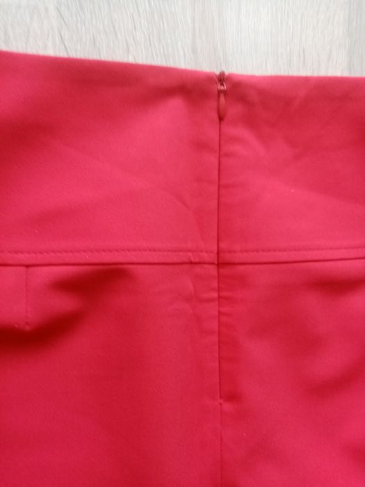 Elegancka Czerwona spódnica 42