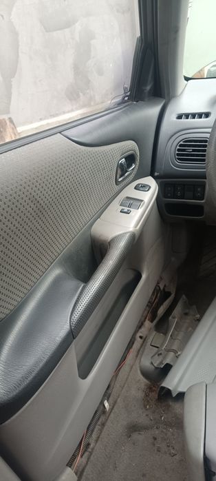 Мазда 323 2001 года