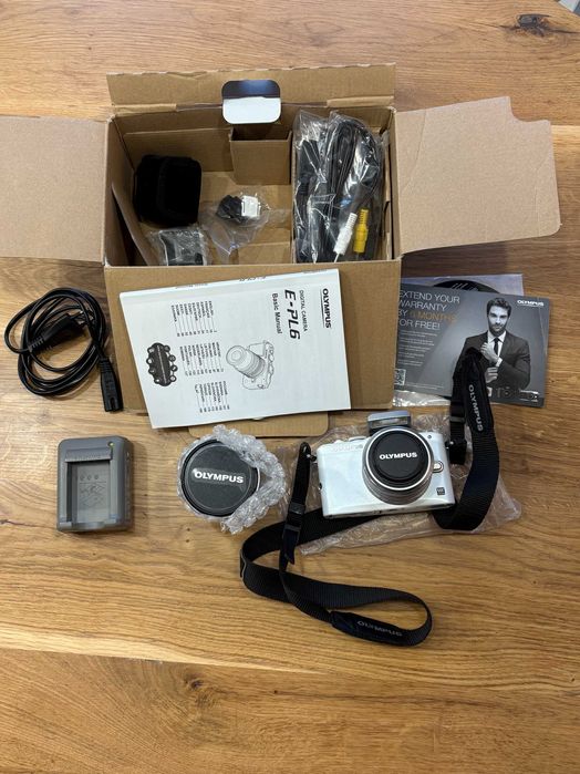 Olympus Pen Lite E-PL6 + dwa obiektywy / biały / jak nowy