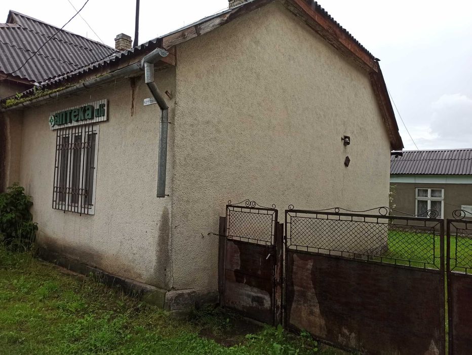 Одноповерхова будівля 137.48 м2, 0.03 га, Великий Бичків, в. Крушник 6