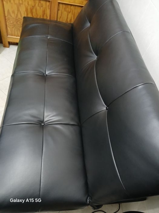 Sofá de Napa preto 3 lugares