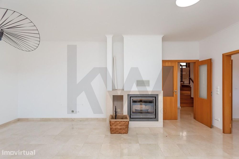 Moradia T4+2 com Jardim e Piscina para Arrendamento, junto ao Oeiras G
