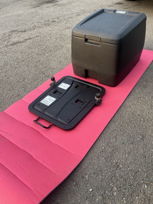 Холодильник орігінальний VW MULTIVAN T5/T5  Original VW Climabox