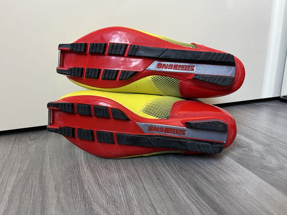 Бігові лижні черевики SNS Fischer розмір 42.5 стелька 27.5 см