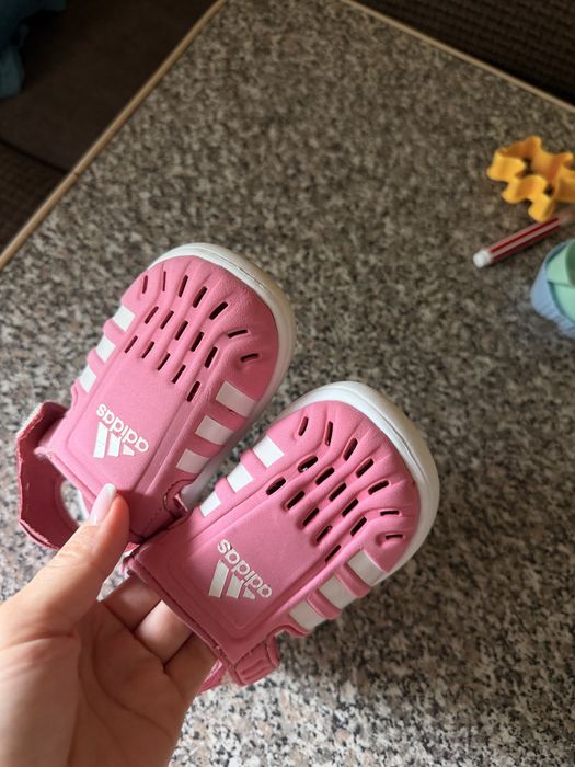 Дитячі сандалі сабо adidas 26