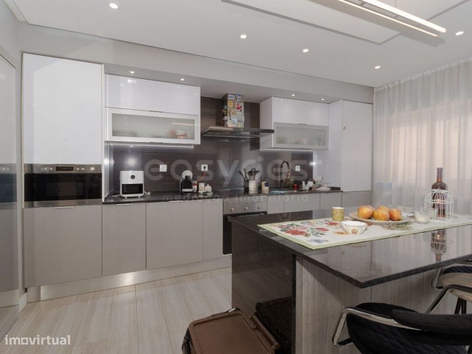 Apartamento T2 - Totalmente Remodelado com 85 m² - Excelente acabam...