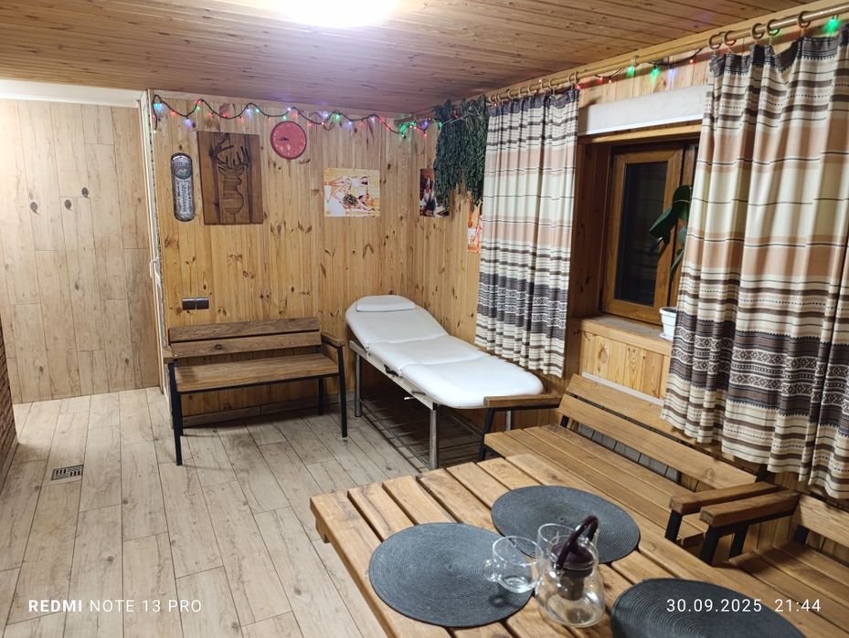 Баня, лазня на дровах, камін, масажний стіл.