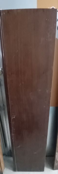 Roupeiro antigo desmontado