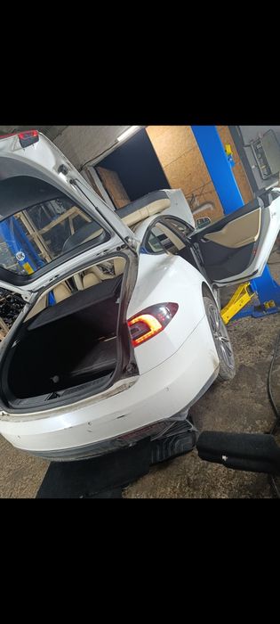 Розборка Tesla model S