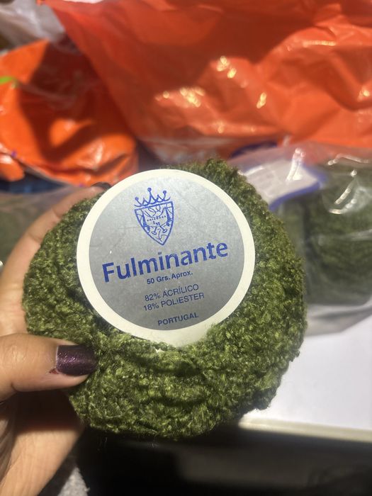 Novelos verde-seco “Fulminante” 50 gramas 82% acrilico