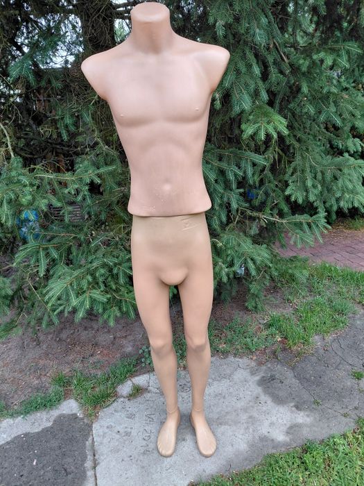 Manekin męski-wystawowy.