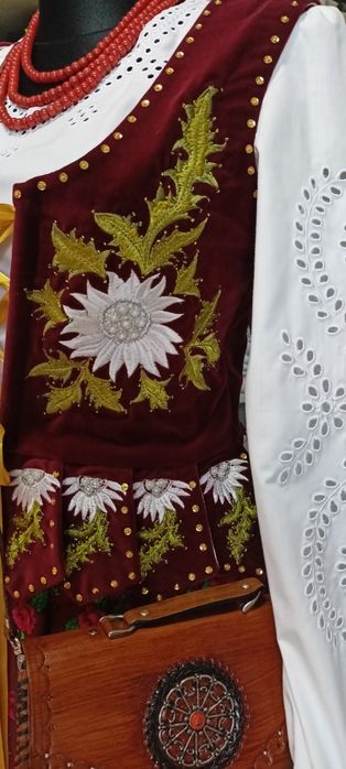 Gorset góralski haftowany wyszywany cekiny blaszki koraliki