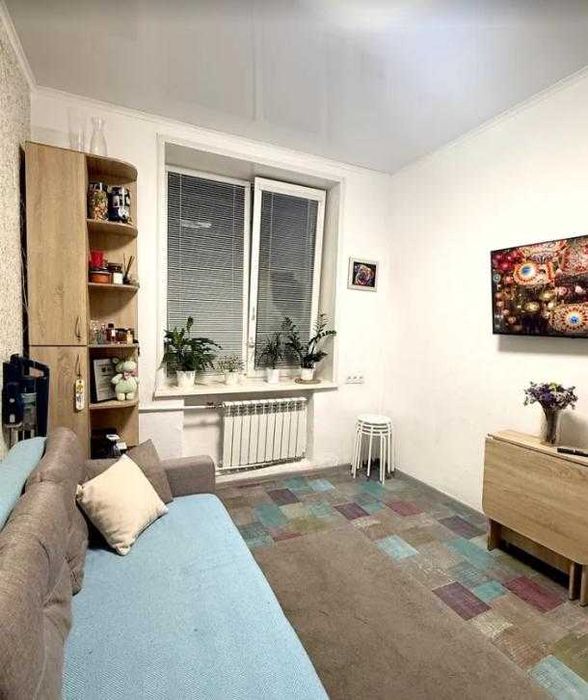 В продаже 1 комнатная гостинка с кап.ремонтом метро Масельского.