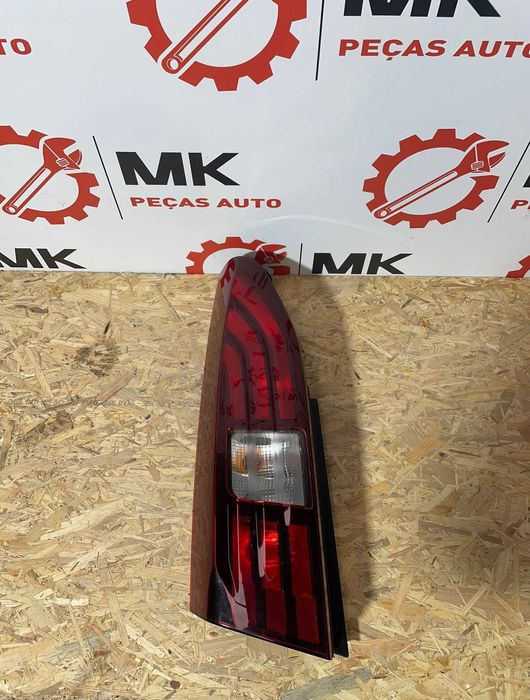 Farolim traseiro esquerdo Peugeot Rifter 2021