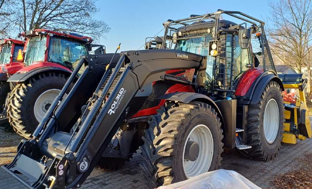 Ciągnik leśny VALTRA T255 VERSU z pełną zabudową leśną