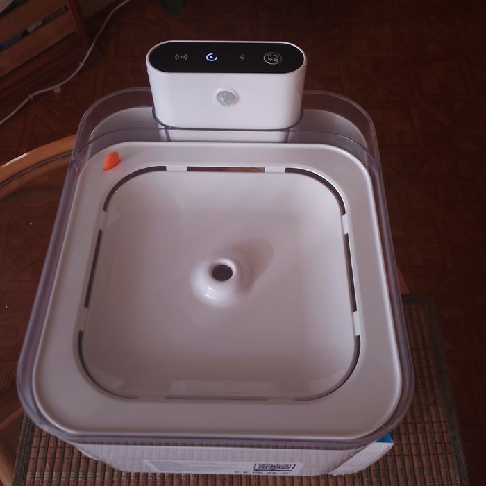 Поїлка для собак і котів Petace PF-St01 автоматична.бездротова 3л