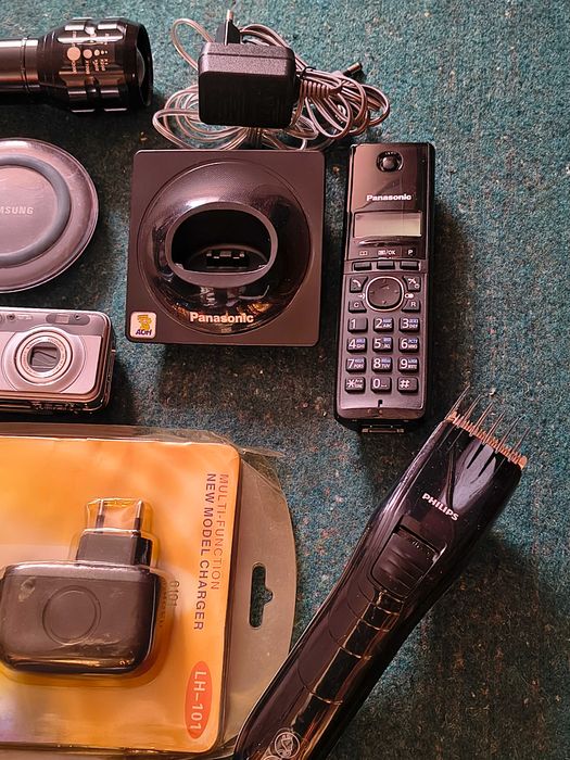 Лот різних гаджетів