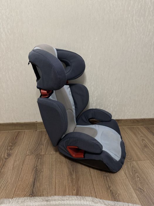 Дитяче автокрісло Chicco15-36 кг