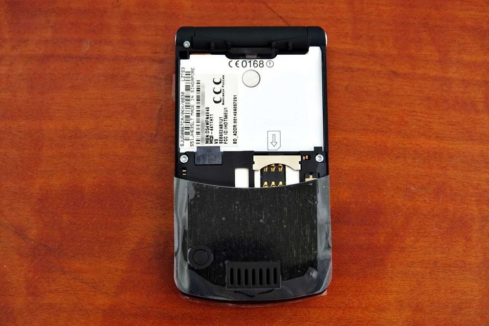 Motorola Razr V3 Matte Black in Alu Box Limited