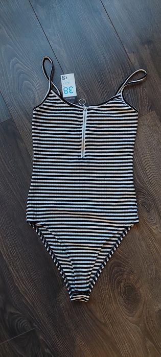 Body w paseczki biało - czarne firmy Primark 36