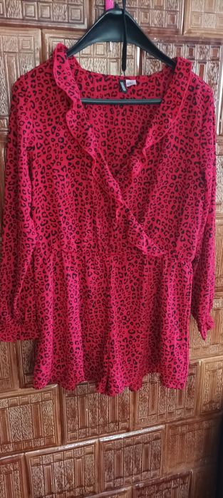 Czerwony kombinezon w panterkę H&M rozmiar 44 eleganckie