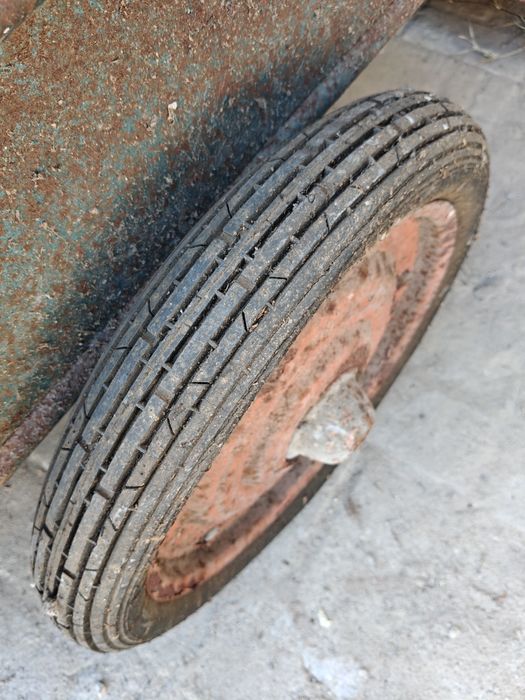 Carro de mão antigo