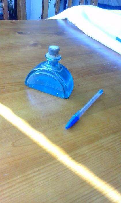Frasco Azul de Perfume Vintage