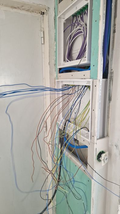 Eletricista — Reparações e Instalações Elétricas