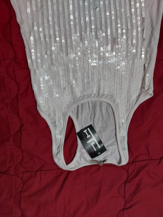 blusas de alças c/ lantejolas Nova