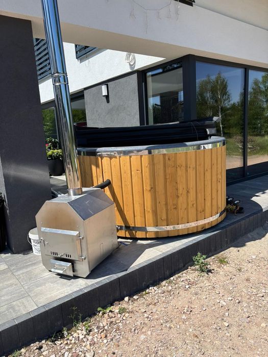 Dobrze wyposażona balia ogrodowa z transportem i montażem JACUZZI