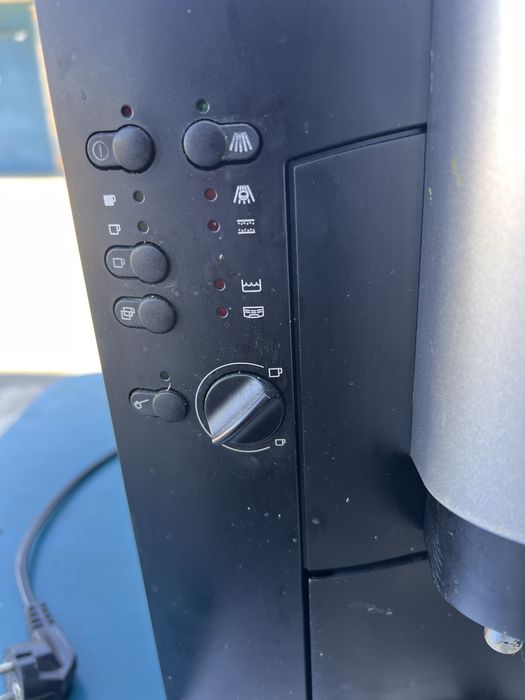 Кавомашина AEG CaFamosa