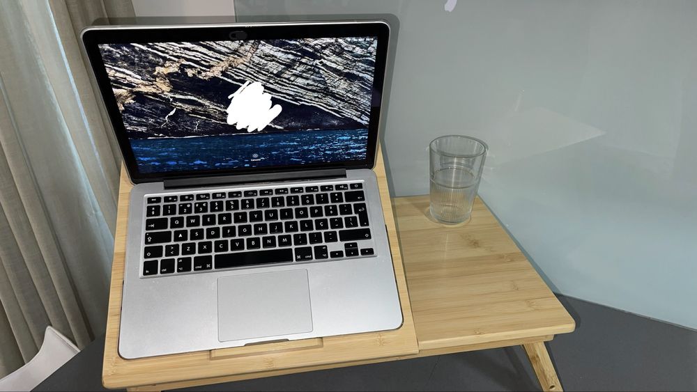 Mesa de computador portátil com gaveta