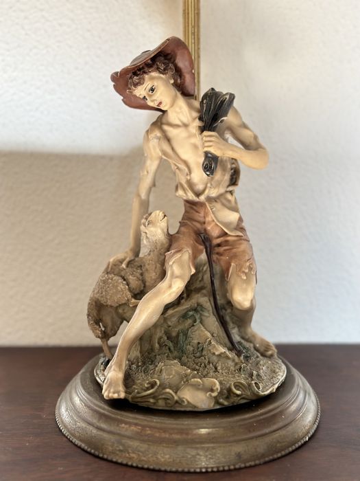 Candeeiro de mesa / Estatueta