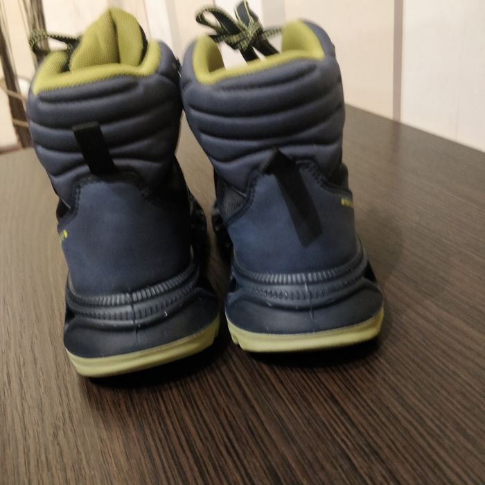 Кросівки    FILA