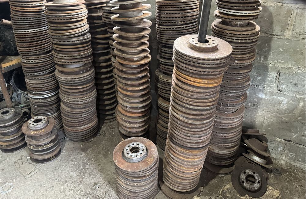 Диски гальмівні VAG Пасат Шкода Гольф Тауран Ауді