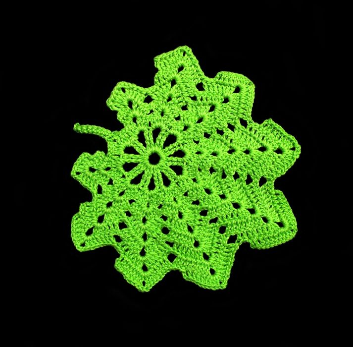 Zawieszka ozdoba szydełkowa liść 11cm (Z195)