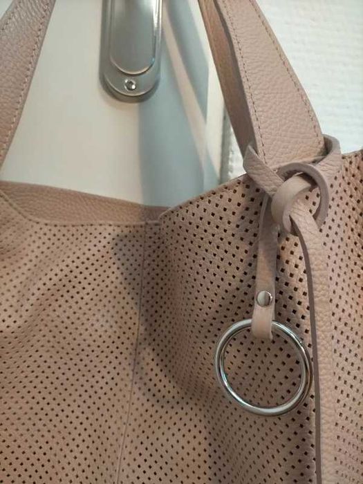 Skórzana torebka Wojas beżowa, ażurowa, shopper