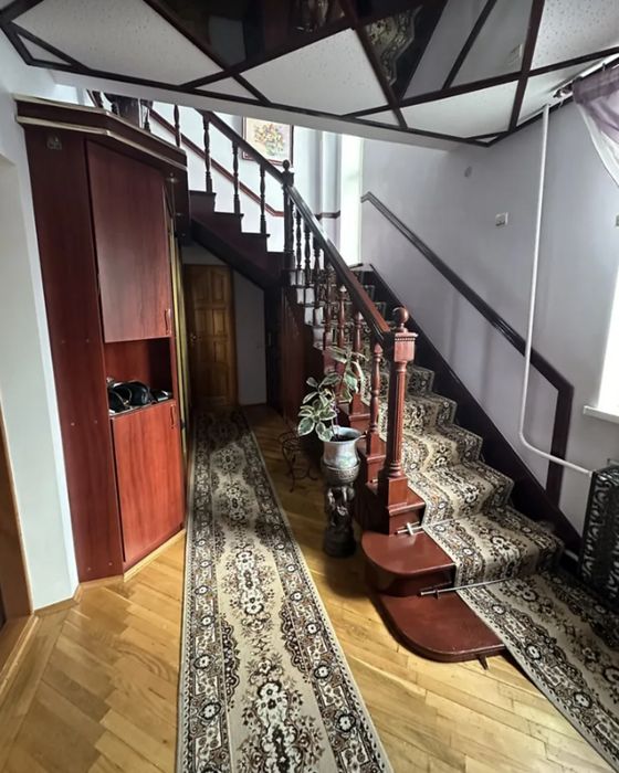 Затишний, якісно збудований будинок. Доглянута територія 34435