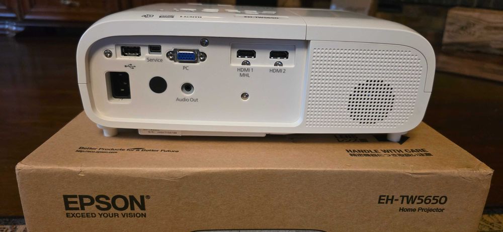 Projektor Epson EH-TW5650 Full HD 3D 300'' , stan bdb