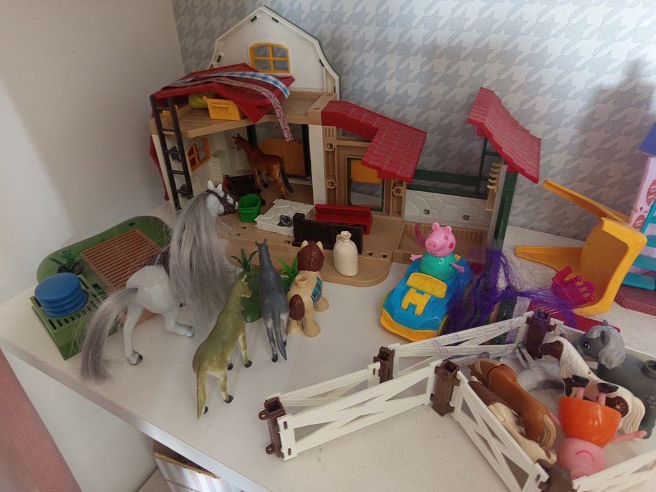 Sprzedam stajnie koni Playmobil