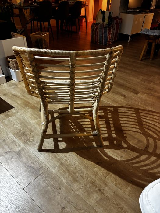 Poltrona BUSKBO IKEA com almofada