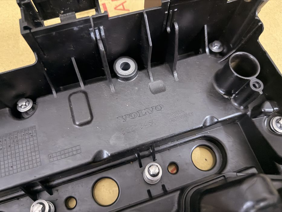 32213460Кришка клапанiв VOLVO S60 II V40 V60 I XC60 I 2.0D