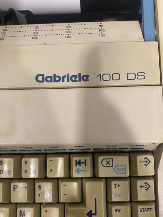 Máquina de Escrever Triumph-Adler Gabriele 100 DS
