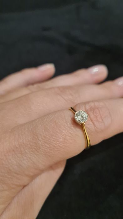 Pierścionek zaręczynowy z brylantem