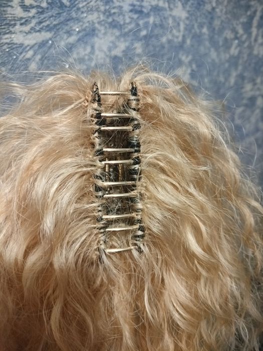 Хвост на заколке афро блонд