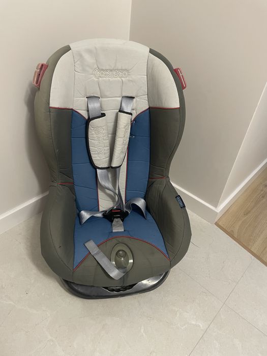 Fotelik dla dziecka.