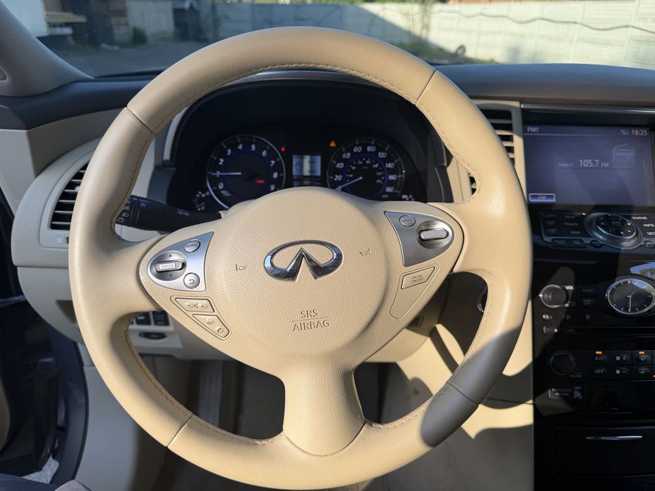 Infiniti QX70 2015