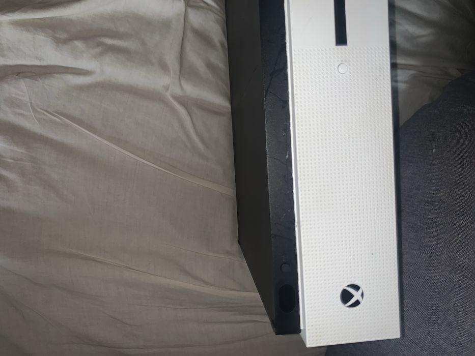 Xbox One S 1TB sem comando